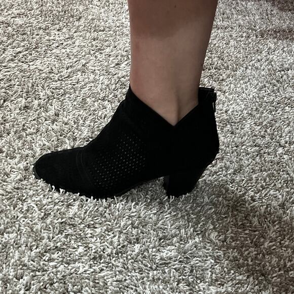 Report Footwear SIZE 7.5 Geometric Shapes Cut Out 2.5" Heel Ankle Booties - Picture 6 of 8